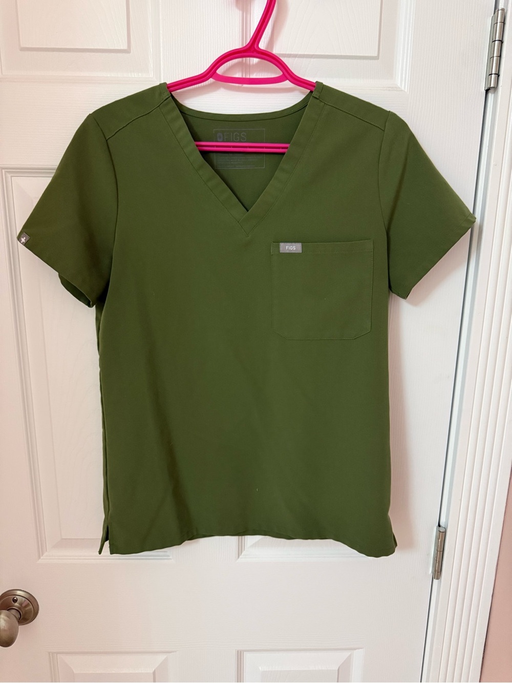 FIGS Women’s Olive Green Catarina top XS & HW Zamora joggers reg small